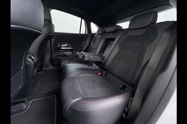 Mercedes-Benz EQA 250 AMG Line 69kWh SOH 98% Navi Camera Ecc Pdc Stoelverwarming Cruise Control DAB Bluetooth Elek.Achterklep Led Lmv 18" Privacy Glas Ambience-verlichting Licht en zichtpakket 1e Eigenaar Volledig Dealeronderhouden Origineel Nederlandse Auto