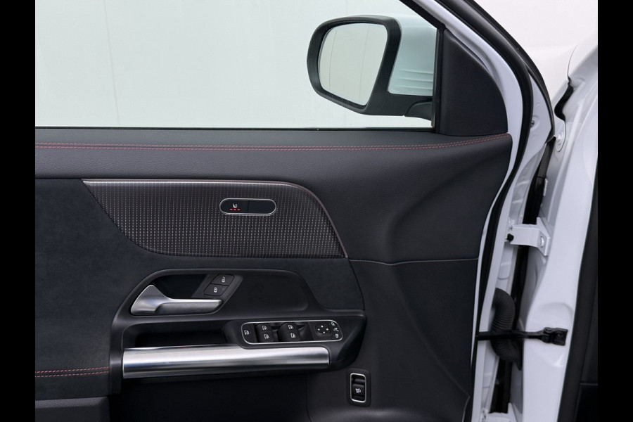 Mercedes-Benz EQA 250 AMG Line 69kWh SOH 98% Navi Camera Ecc Pdc Stoelverwarming Cruise Control DAB Bluetooth Elek.Achterklep Led Lmv 18" Privacy Glas Ambience-verlichting Licht en zichtpakket 1e Eigenaar Volledig Dealeronderhouden Origineel Nederlandse Auto