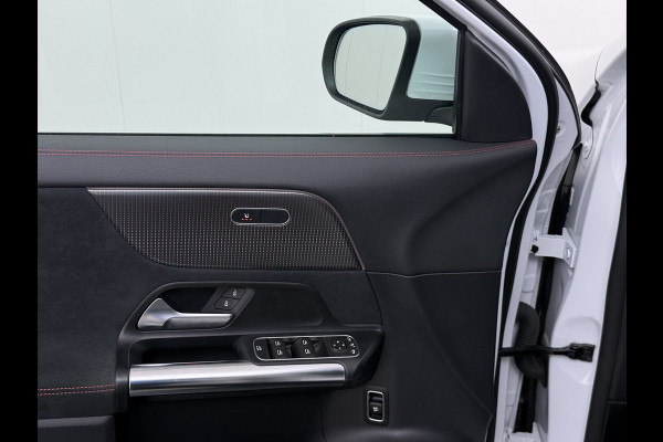 Mercedes-Benz EQA 250 AMG Line 69kWh SOH 98% Navi Camera Ecc Pdc Stoelverwarming Cruise Control DAB Bluetooth Elek.Achterklep Led Lmv 18" Privacy Glas Ambience-verlichting Licht en zichtpakket 1e Eigenaar Volledig Dealeronderhouden Origineel Nederlandse Auto