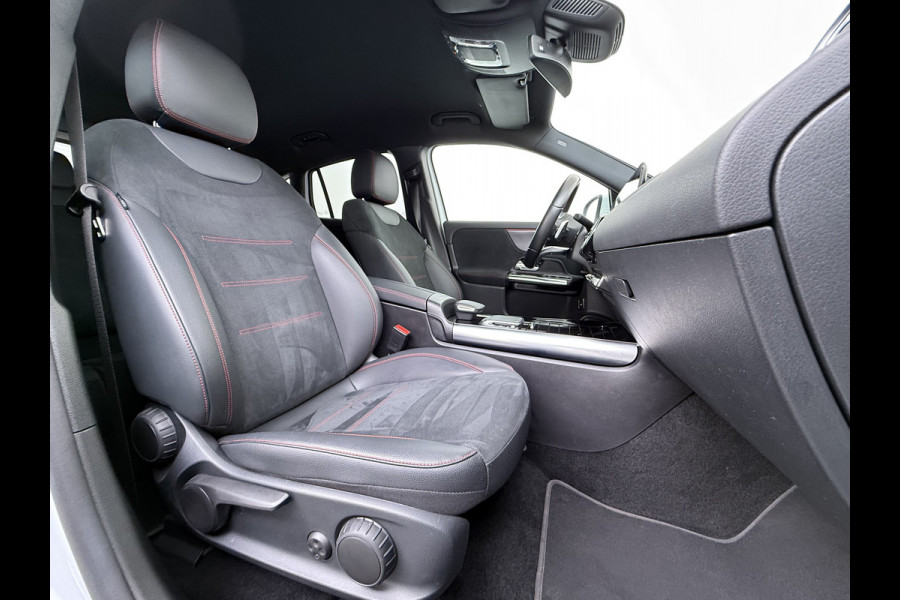 Mercedes-Benz EQA 250 AMG Line 69kWh SOH 98% Navi Camera Ecc Pdc Stoelverwarming Cruise Control DAB Bluetooth Elek.Achterklep Led Lmv 18" Privacy Glas Ambience-verlichting Licht en zichtpakket 1e Eigenaar Volledig Dealeronderhouden Origineel Nederlandse Auto