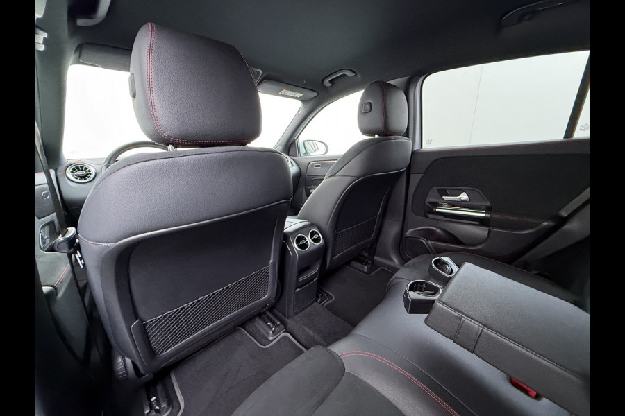 Mercedes-Benz EQA 250 AMG Line 69kWh SOH 98% Navi Camera Ecc Pdc Stoelverwarming Cruise Control DAB Bluetooth Elek.Achterklep Led Lmv 18" Privacy Glas Ambience-verlichting Licht en zichtpakket 1e Eigenaar Volledig Dealeronderhouden Origineel Nederlandse Auto