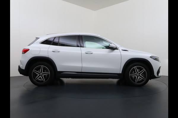 Mercedes-Benz EQA 250 AMG Line 69kWh SOH 98% Navi Camera Ecc Pdc Stoelverwarming Cruise Control DAB Bluetooth Elek.Achterklep Led Lmv 18" Privacy Glas Ambience-verlichting Licht en zichtpakket 1e Eigenaar Volledig Dealeronderhouden Origineel Nederlandse Auto