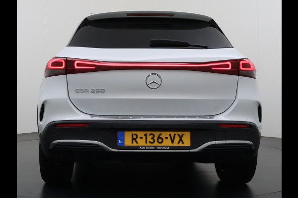 Mercedes-Benz EQA 250 AMG Line 69kWh SOH 98% Navi Camera Ecc Pdc Stoelverwarming Cruise Control DAB Bluetooth Elek.Achterklep Led Lmv 18" Privacy Glas Ambience-verlichting Licht en zichtpakket 1e Eigenaar Volledig Dealeronderhouden Origineel Nederlandse Auto