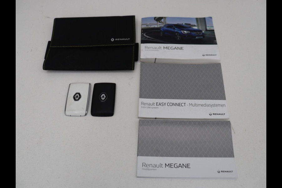 Renault Mégane 1.3 TCe Business Edition One | Panoramadak | Leder | Stoelverwarming | Massage | Camera | Carplay | Keyless | Full LED | Navigatie | Cruise control