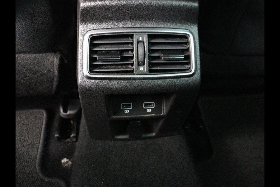 Renault Mégane 1.3 TCe Business Edition One | Panoramadak | Leder | Stoelverwarming | Massage | Camera | Carplay | Keyless | Full LED | Navigatie | Cruise control