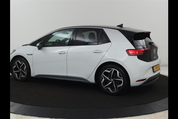 Volkswagen ID.3 First Plus 58 kWh | Trekhaak | Stoel & stuurverwarming | Camera | Adaptive cruise | Sfeerverlichting | Carplay | Navigatie | Keyless | Matrix LED