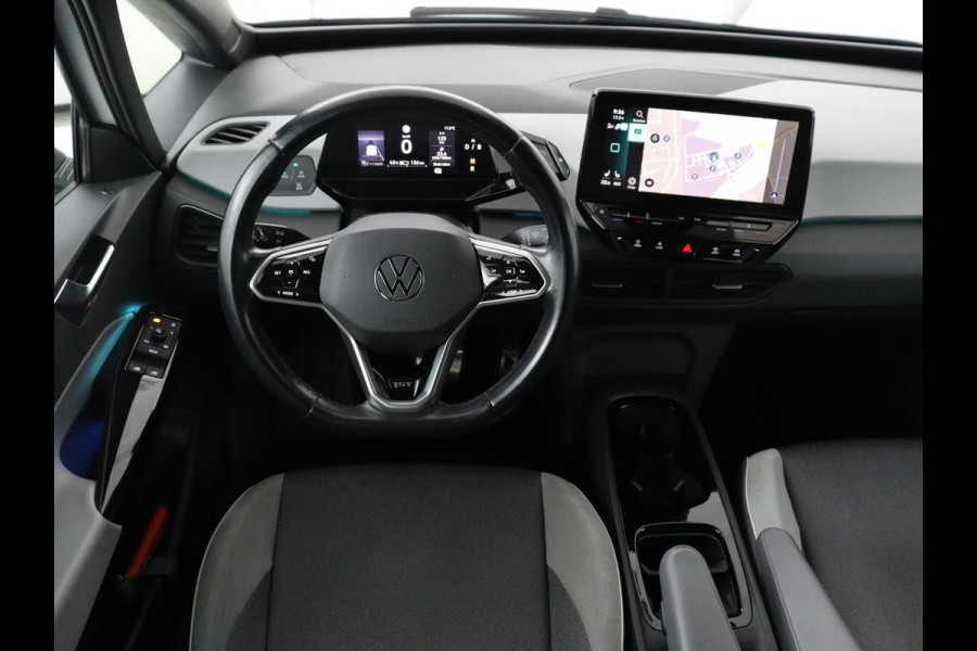 Volkswagen ID.3 First Plus 58 kWh | Trekhaak | Stoel & stuurverwarming | Camera | Adaptive cruise | Sfeerverlichting | Carplay | Navigatie | Keyless | Matrix LED