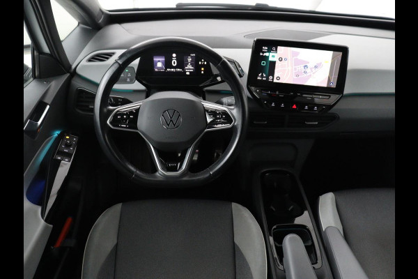 Volkswagen ID.3 First Plus 58 kWh | Trekhaak | Stoel & stuurverwarming | Camera | Adaptive cruise | Sfeerverlichting | Carplay | Navigatie | Keyless | Matrix LED