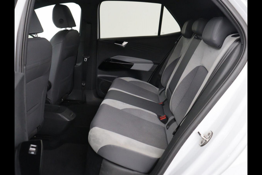 Volkswagen ID.3 First Plus 58 kWh | Trekhaak | Stoel & stuurverwarming | Camera | Adaptive cruise | Sfeerverlichting | Carplay | Navigatie | Keyless | Matrix LED