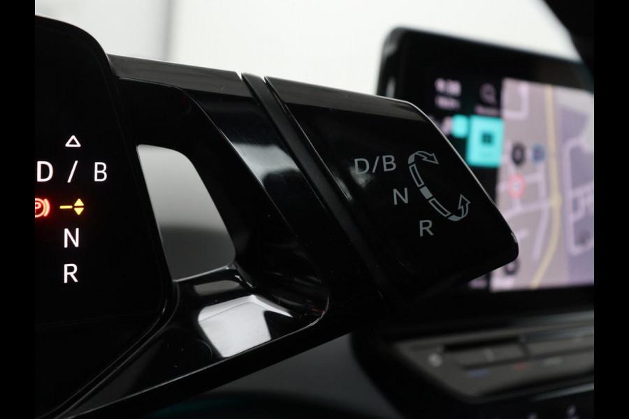 Volkswagen ID.3 First Plus 58 kWh | Trekhaak | Stoel & stuurverwarming | Camera | Adaptive cruise | Sfeerverlichting | Carplay | Navigatie | Keyless | Matrix LED