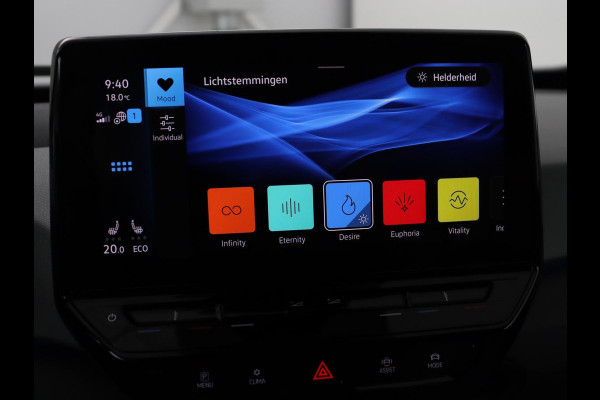 Volkswagen ID.3 First Plus 58 kWh | Trekhaak | Stoel & stuurverwarming | Camera | Adaptive cruise | Sfeerverlichting | Carplay | Navigatie | Keyless | Matrix LED