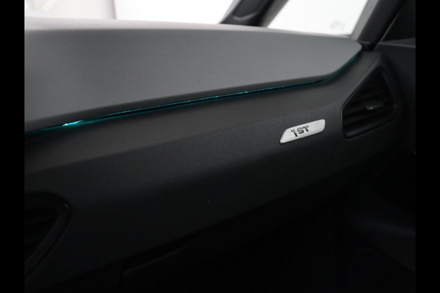 Volkswagen ID.3 First Plus 58 kWh | Trekhaak | Stoel & stuurverwarming | Camera | Adaptive cruise | Sfeerverlichting | Carplay | Navigatie | Keyless | Matrix LED