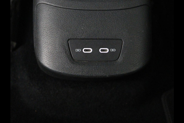 Volkswagen ID.3 First Plus 58 kWh | Trekhaak | Stoel & stuurverwarming | Camera | Adaptive cruise | Sfeerverlichting | Carplay | Navigatie | Keyless | Matrix LED