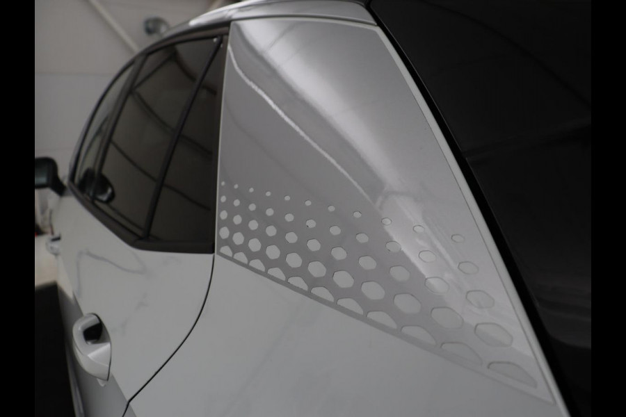 Volkswagen ID.3 First Plus 58 kWh | Trekhaak | Stoel & stuurverwarming | Camera | Adaptive cruise | Sfeerverlichting | Carplay | Navigatie | Keyless | Matrix LED