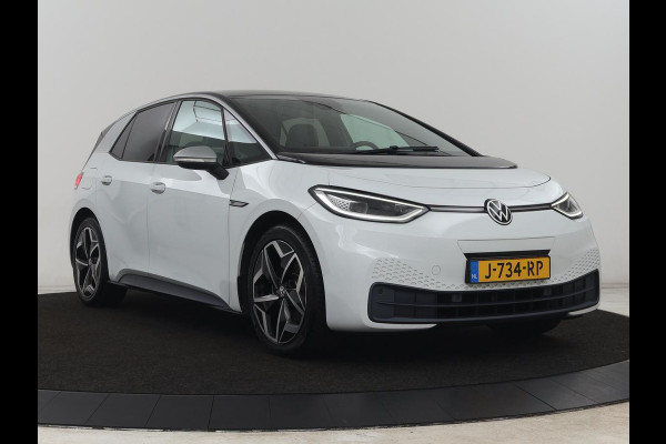 Volkswagen ID.3 First Plus 58 kWh | Trekhaak | Stoel & stuurverwarming | Camera | Adaptive cruise | Sfeerverlichting | Carplay | Navigatie | Keyless | Matrix LED