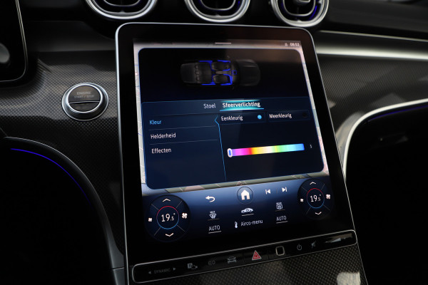 Mercedes-Benz C-Klasse 300e AMG | 313PK | Head-up | Keyless-go | Sfeerverlichting | Memory | Pano | Leder | Standkachel | Trekhaak | 2022.