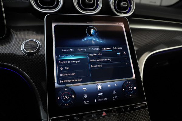 Mercedes-Benz C-Klasse 300e AMG | 313PK | Head-up | Keyless-go | Sfeerverlichting | Memory | Pano | Leder | Standkachel | Trekhaak | 2022.
