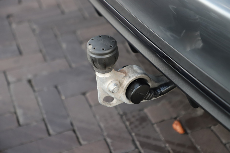 Mercedes-Benz C-Klasse 300e AMG | 313PK | Head-up | Keyless-go | Sfeerverlichting | Memory | Pano | Leder | Standkachel | Trekhaak | 2022.