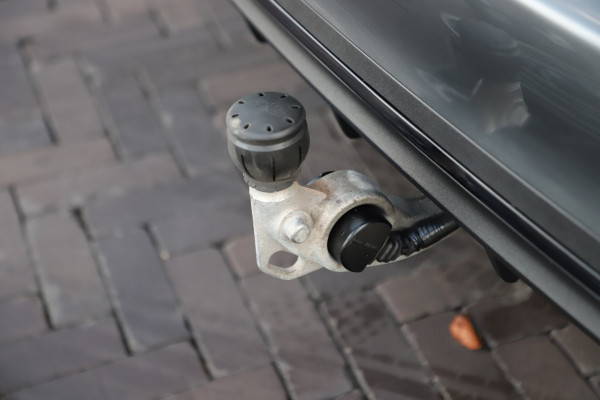 Mercedes-Benz C-Klasse 300e AMG | 313PK | Head-up | Keyless-go | Sfeerverlichting | Memory | Pano | Leder | Standkachel | Trekhaak | 2022.