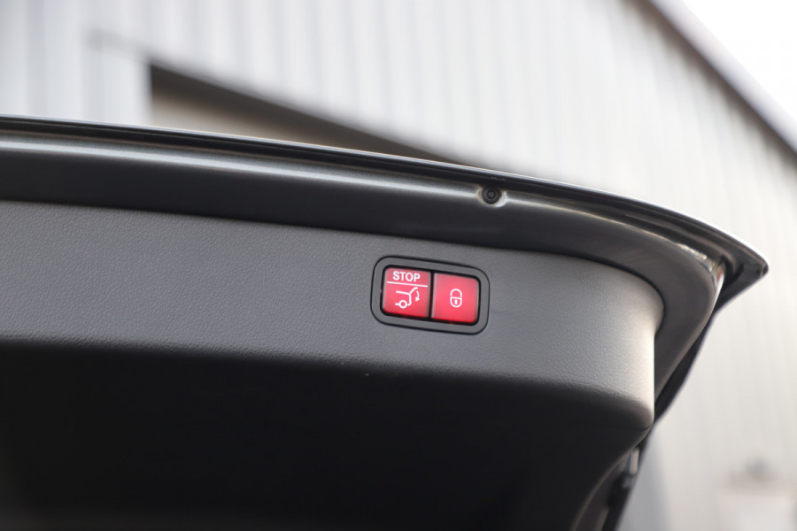 Mercedes-Benz C-Klasse 300e AMG | 313PK | Head-up | Keyless-go | Sfeerverlichting | Memory | Pano | Leder | Standkachel | Trekhaak | 2022.