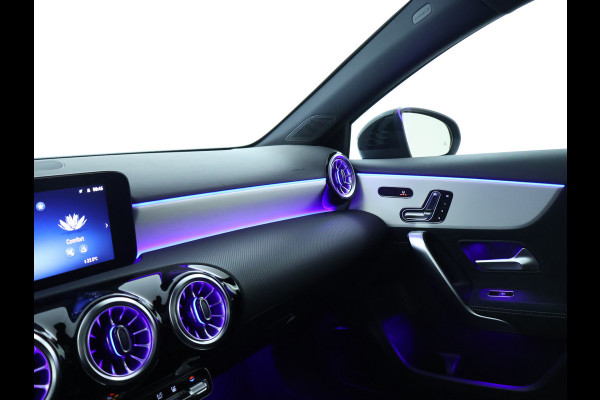 Mercedes-Benz A-Klasse 250 e Business Solution AMG | AMG Line Plus pakket | Trekhaak | Nightpakket  | 360°-camera | Dodehoekassistent | Antidiefstalpakket  | Inclusief 24 maanden Mercedes-Benz Certified garantie voor Europa.