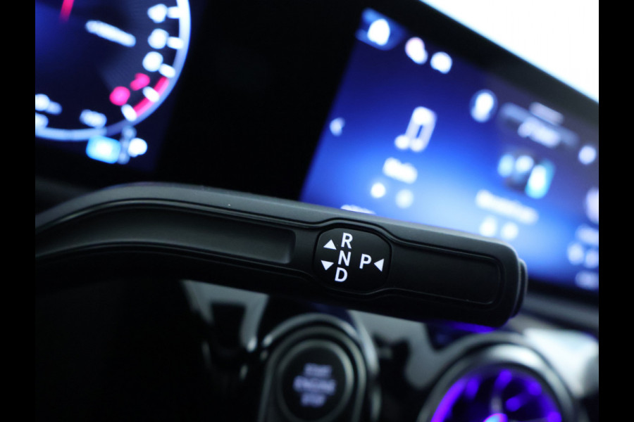 Mercedes-Benz A-Klasse 250 e Business Solution AMG | AMG Line Plus pakket | Trekhaak | Nightpakket  | 360°-camera | Dodehoekassistent | Antidiefstalpakket  | Inclusief 24 maanden Mercedes-Benz Certified garantie voor Europa.