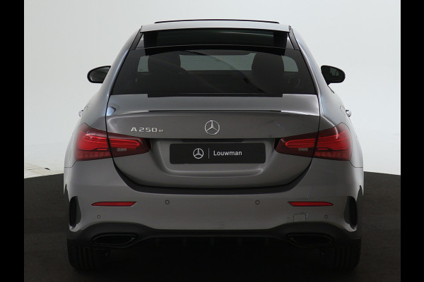 Mercedes-Benz A-Klasse 250 e Business Solution AMG | AMG Line Plus pakket | Trekhaak | Nightpakket  | 360°-camera | Dodehoekassistent | Antidiefstalpakket  | Inclusief 24 maanden Mercedes-Benz Certified garantie voor Europa.