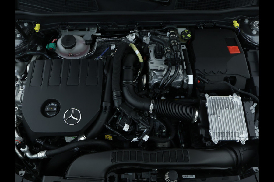Mercedes-Benz A-Klasse 250 e Business Solution AMG | AMG Line Plus pakket | Trekhaak | Nightpakket  | 360°-camera | Dodehoekassistent | Antidiefstalpakket  | Inclusief 24 maanden Mercedes-Benz Certified garantie voor Europa.