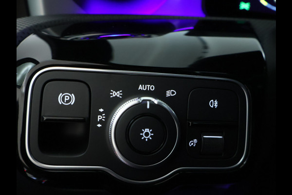 Mercedes-Benz A-Klasse 250 e Business Solution AMG | AMG Line Plus pakket | Trekhaak | Nightpakket  | 360°-camera | Dodehoekassistent | Antidiefstalpakket  | Inclusief 24 maanden Mercedes-Benz Certified garantie voor Europa.