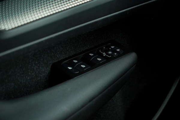 Volvo XC40 1.5 T5 Recharge R-Design / Pano / NL Auto / 1e Eig / Incl BTW