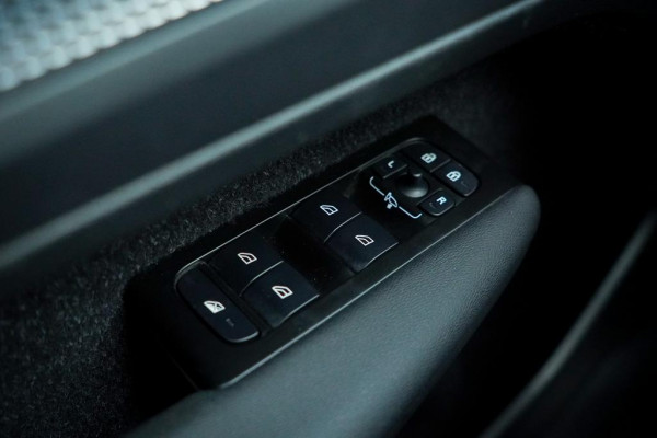 Volvo XC40 1.5 T5 Recharge R-Design / Pano / NL Auto / 1e Eig / Incl BTW