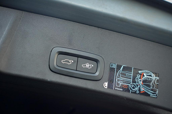 Volvo XC40 1.5 T5 Recharge R-Design / Pano / NL Auto / 1e Eig / Incl BTW