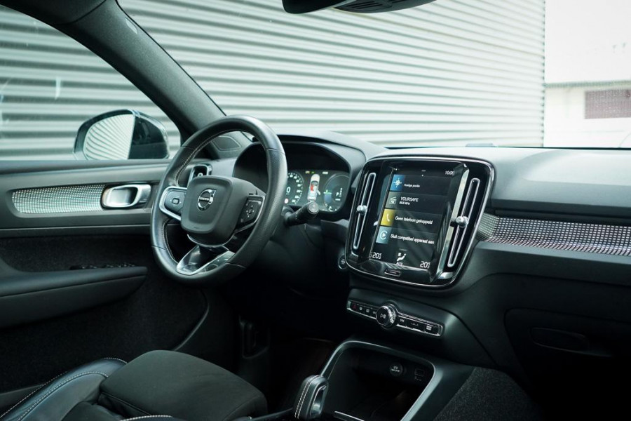 Volvo XC40 1.5 T5 Recharge R-Design / Pano / NL Auto / 1e Eig / Incl BTW