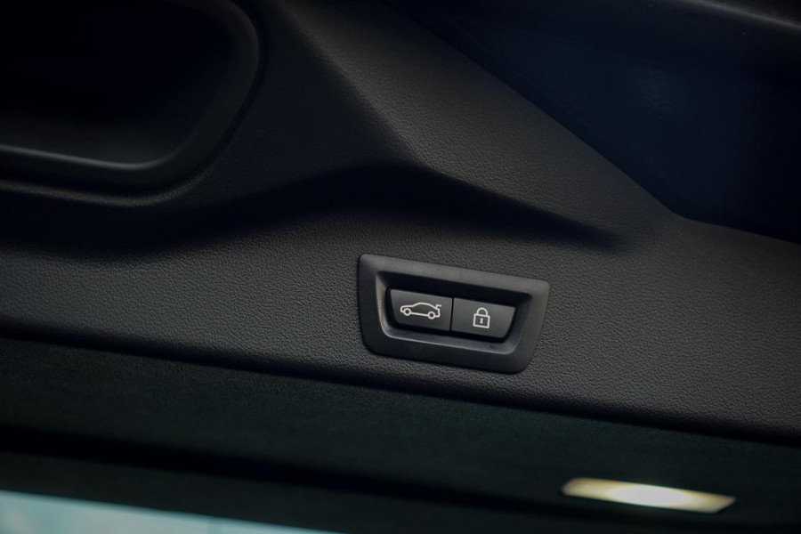 BMW X5 xDrive30d High Executive / Luchtvering / HUD / 22 '' / M-Sport / Skylounge / Adaptive