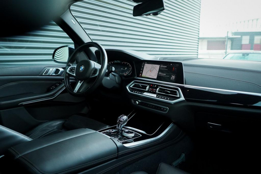 BMW X5 xDrive30d High Executive / Luchtvering / HUD / 22 '' / M-Sport / Skylounge / Adaptive