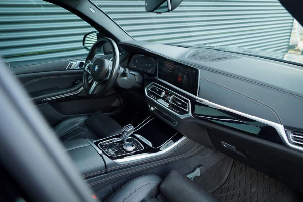 BMW X5 xDrive30d High Executive / Luchtvering / HUD / 22 '' / M-Sport / Skylounge / Adaptive