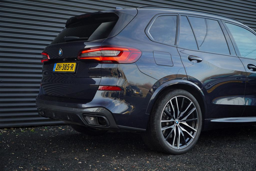 BMW X5 xDrive30d High Executive / Luchtvering / HUD / 22 '' / M-Sport / Skylounge / Adaptive