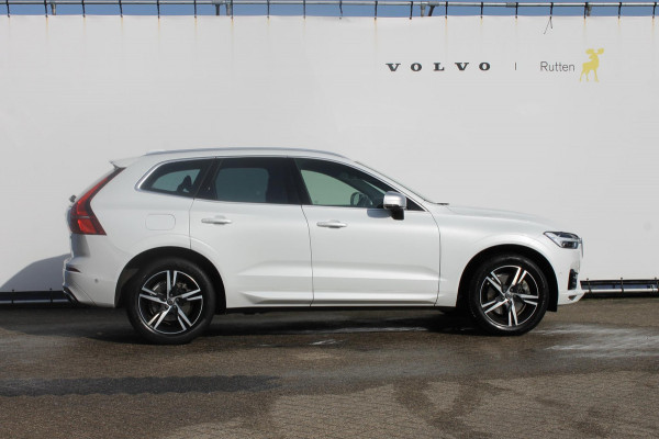 Volvo XC60 T5 250PK Automaat R-Design Adaptieve cruise control / Semi elektrisch wegklapbare trekhaak / Apple Carplay / Stoel en stuurwielverwarming / Parkeersensoren voor en achter met parkeercamera