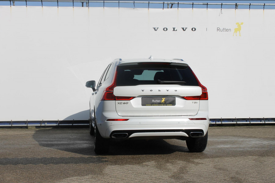 Volvo XC60 T5 250PK Automaat R-Design Adaptieve cruise control / Semi elektrisch wegklapbare trekhaak / Apple Carplay / Stoel en stuurwielverwarming / Parkeersensoren voor en achter met parkeercamera
