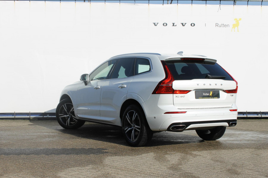 Volvo XC60 T5 250PK Automaat R-Design Adaptieve cruise control / Semi elektrisch wegklapbare trekhaak / Apple Carplay / Stoel en stuurwielverwarming / Parkeersensoren voor en achter met parkeercamera