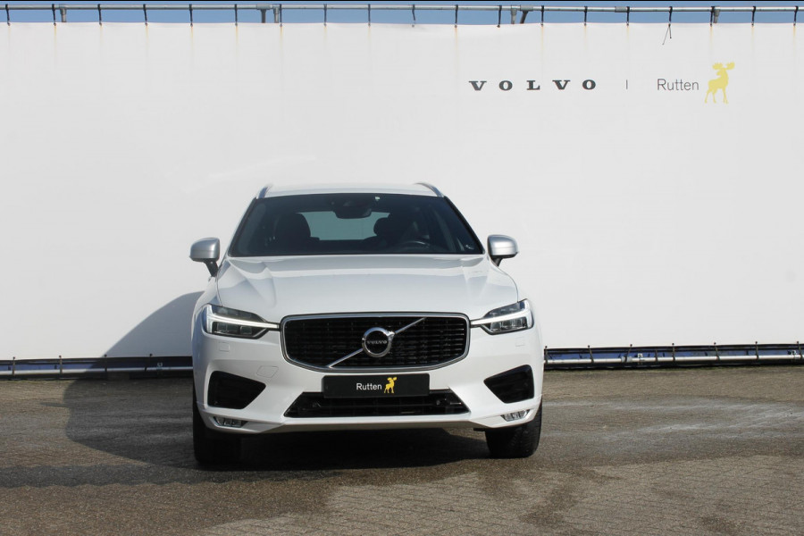 Volvo XC60 T5 250PK Automaat R-Design Adaptieve cruise control / Semi elektrisch wegklapbare trekhaak / Apple Carplay / Stoel en stuurwielverwarming / Parkeersensoren voor en achter met parkeercamera