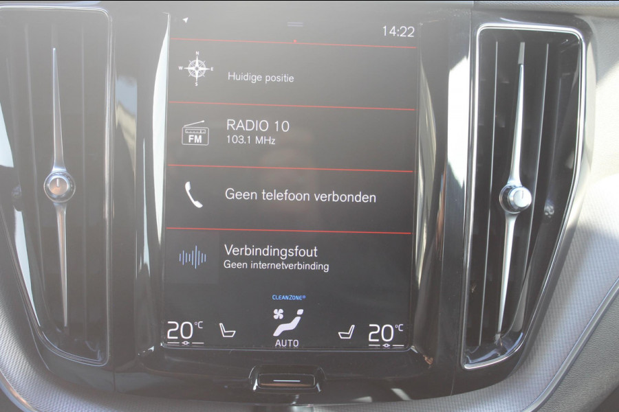 Volvo XC60 T5 250PK Automaat R-Design Adaptieve cruise control / Semi elektrisch wegklapbare trekhaak / Apple Carplay / Stoel en stuurwielverwarming / Parkeersensoren voor en achter met parkeercamera