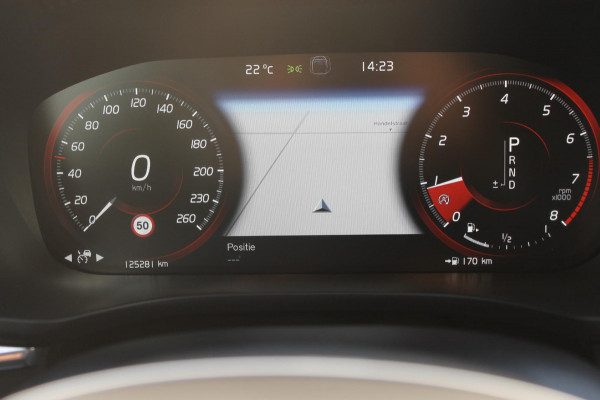 Volvo XC60 T5 250PK Automaat R-Design Adaptieve cruise control / Semi elektrisch wegklapbare trekhaak / Apple Carplay / Stoel en stuurwielverwarming / Parkeersensoren voor en achter met parkeercamera