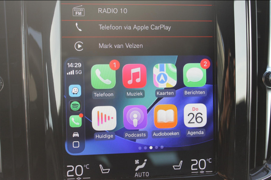 Volvo XC60 T5 250PK Automaat R-Design Adaptieve cruise control / Semi elektrisch wegklapbare trekhaak / Apple Carplay / Stoel en stuurwielverwarming / Parkeersensoren voor en achter met parkeercamera