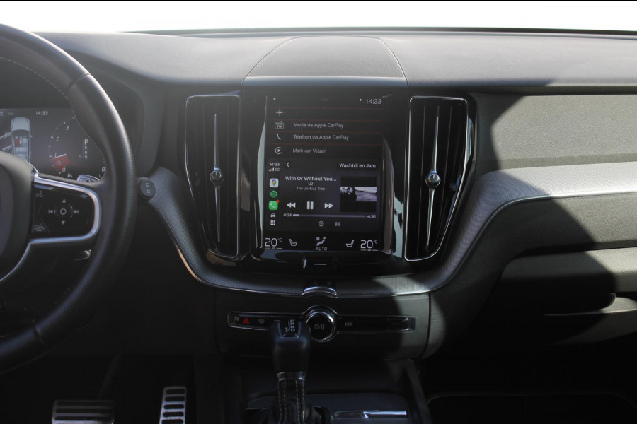 Volvo XC60 T5 250PK Automaat R-Design Adaptieve cruise control / Semi elektrisch wegklapbare trekhaak / Apple Carplay / Stoel en stuurwielverwarming / Parkeersensoren voor en achter met parkeercamera