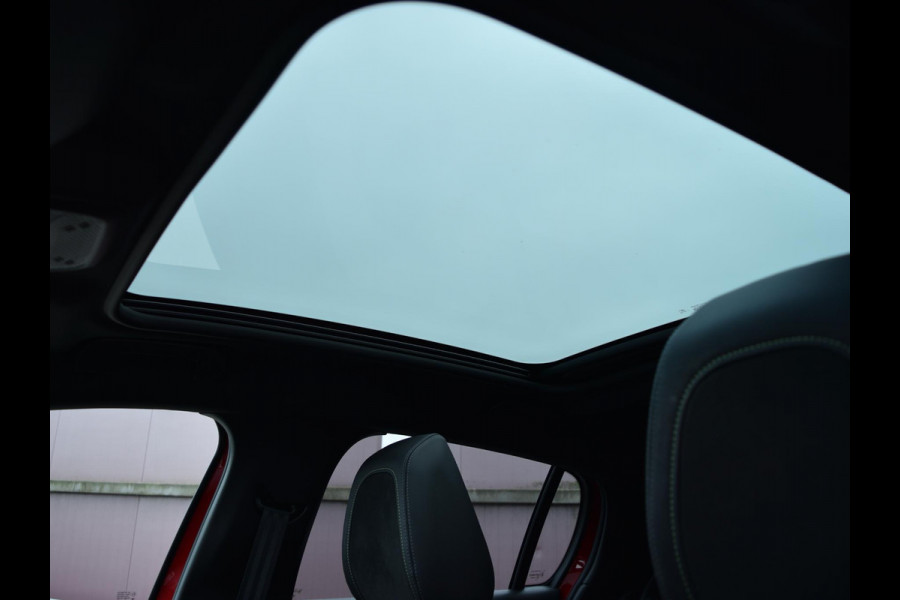 Peugeot e-208 EV GT Pack 50 kWh SOH 95% | PANORAMADAK | CAMERA MET SENSOREN | E.C.C. | STOELVERWARMING |