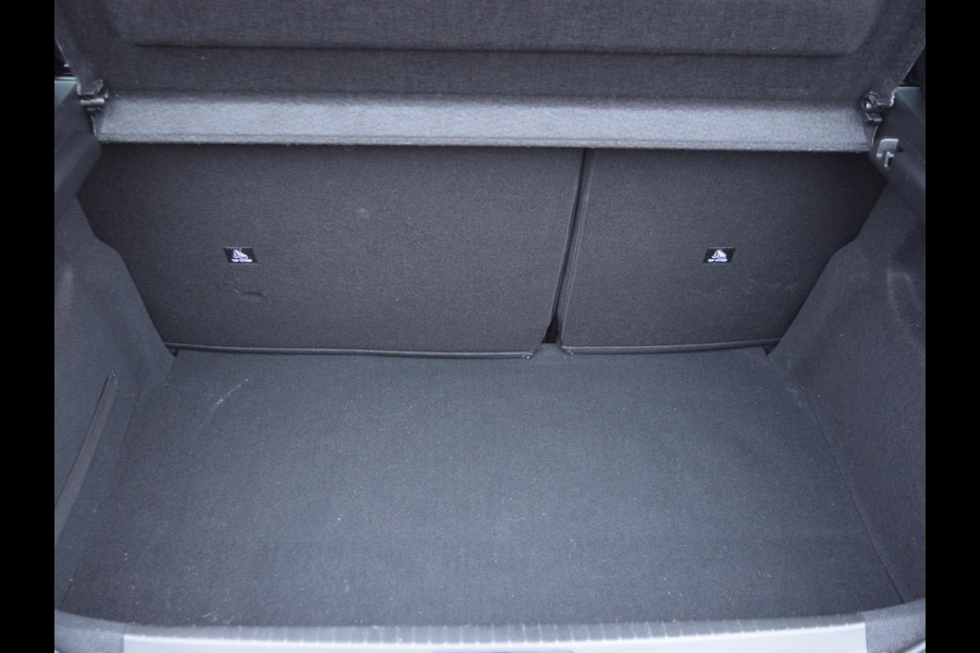 Peugeot e-208 EV GT Pack 50 kWh SOH 95% | PANORAMADAK | CAMERA MET SENSOREN | E.C.C. | STOELVERWARMING |