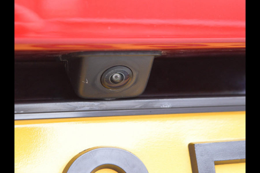 Peugeot e-208 EV GT Pack 50 kWh SOH 95% | PANORAMADAK | CAMERA MET SENSOREN | E.C.C. | STOELVERWARMING |