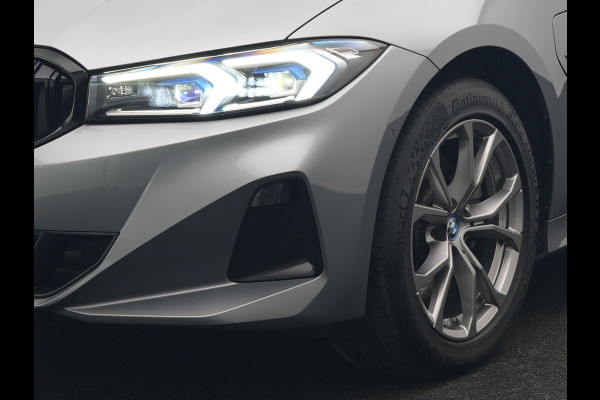 BMW 3 Serie Touring 320e Sportline FACELIFT Plug In Hybrid Dealer O.H PHEV | Panodak | Widescreen Navi | Harman Kardon | Camera | Keyless | Stuurverwarming | Apple Carplay | BLIS |