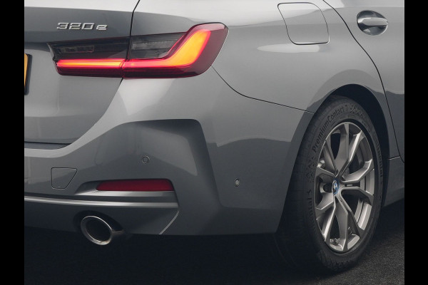 BMW 3 Serie Touring 320e Sportline FACELIFT Plug In Hybrid Dealer O.H PHEV | Panodak | Widescreen Navi | Harman Kardon | Camera | Keyless | Stuurverwarming | Apple Carplay | BLIS |